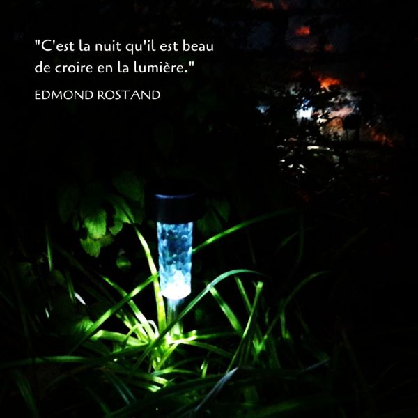 "C'est la nuit qu'il est beau de croire en la lumière." (Edmond Rostand)